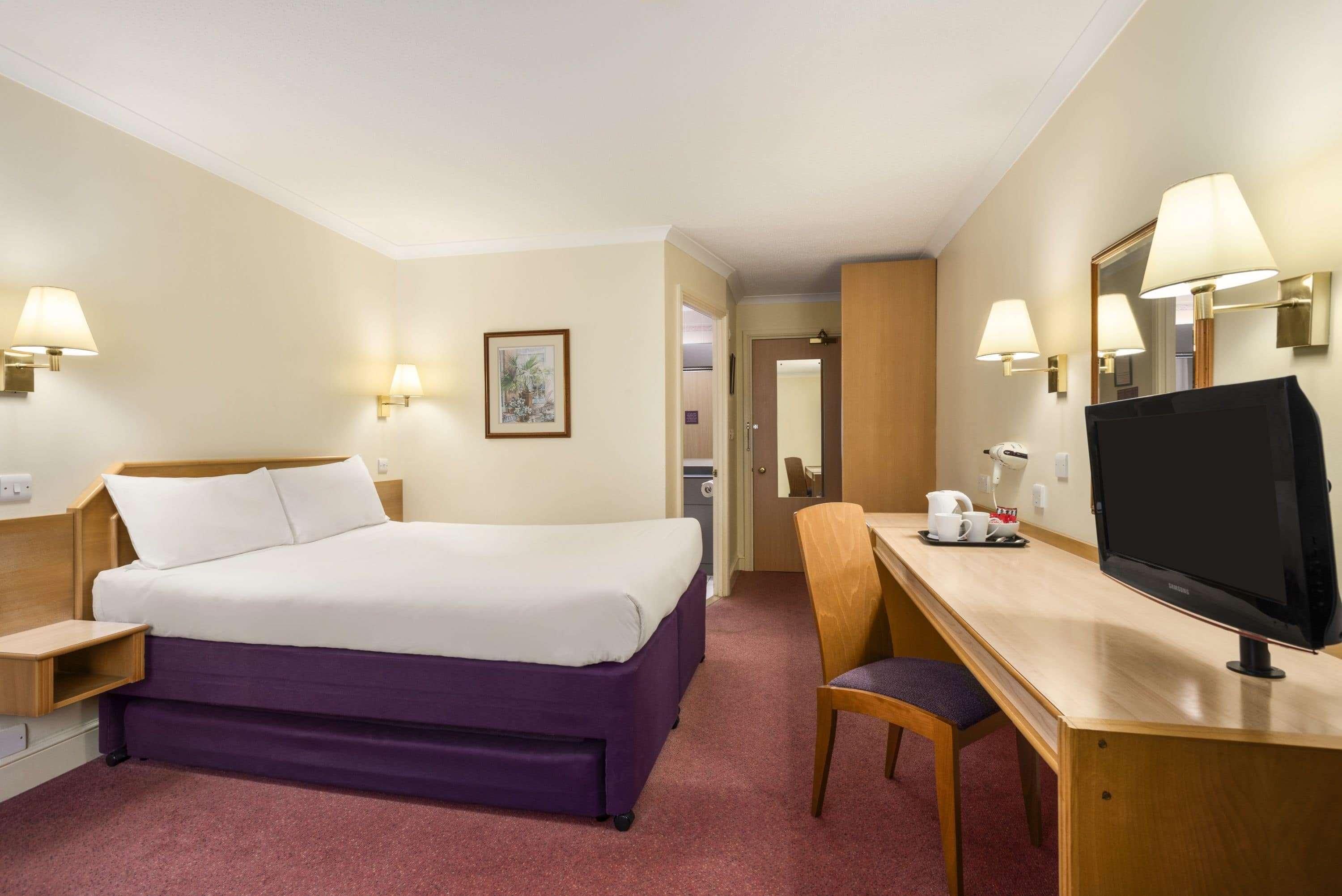 Super 8 By Wyndham Chester East Экстерьер фото
