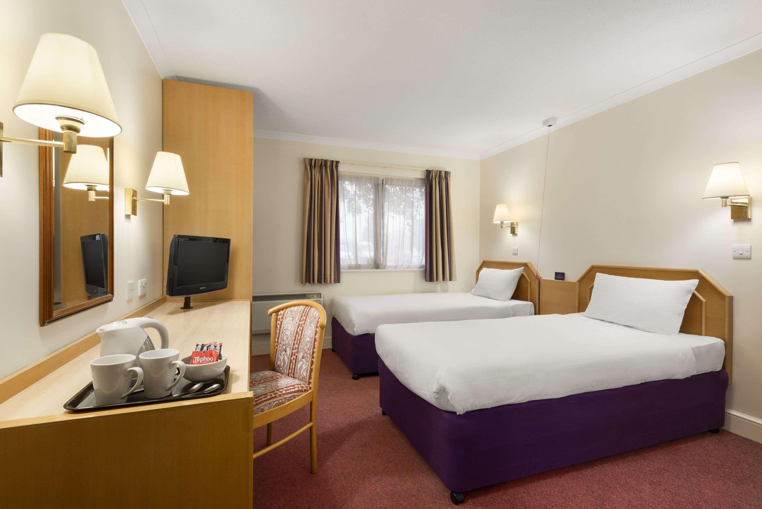 Super 8 By Wyndham Chester East Экстерьер фото