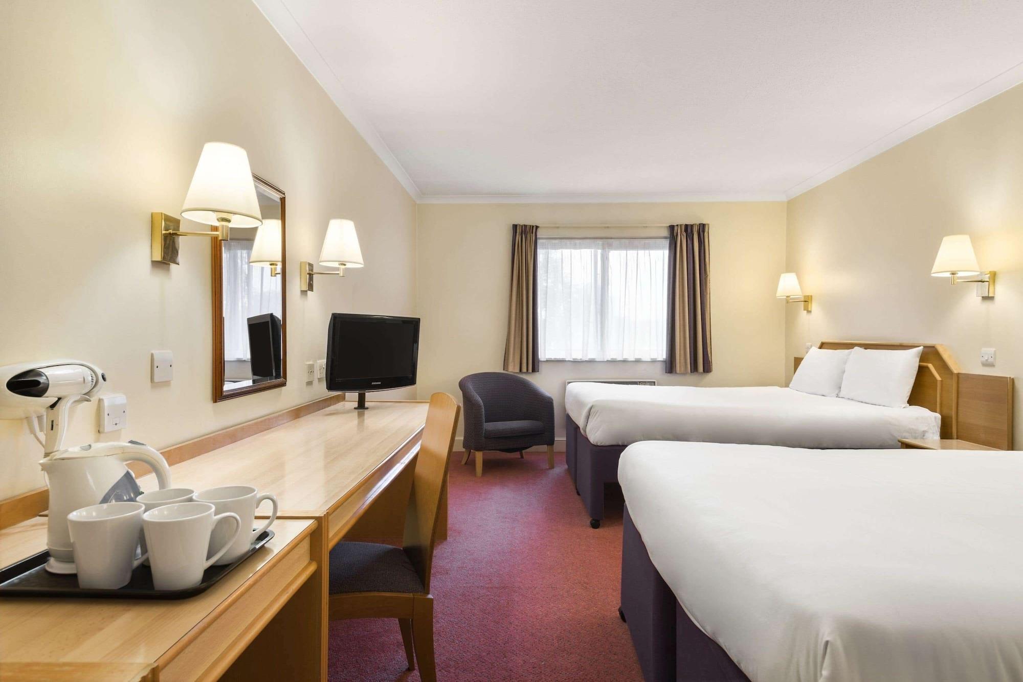 Super 8 By Wyndham Chester East Экстерьер фото
