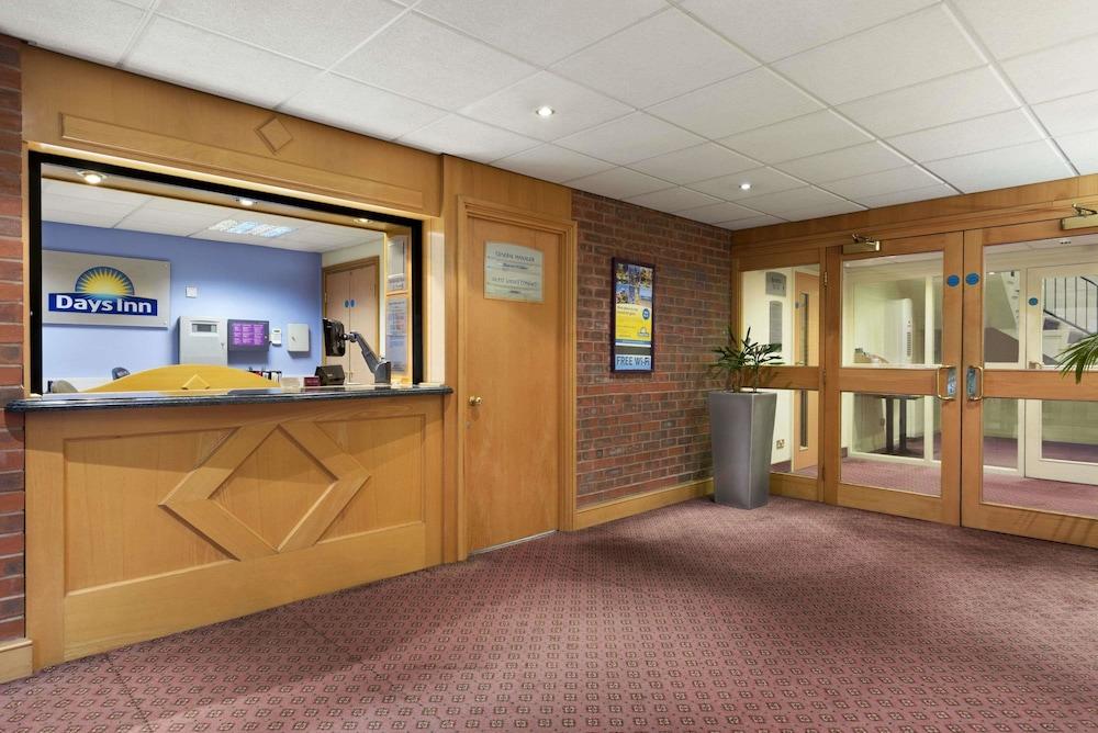 Super 8 By Wyndham Chester East Экстерьер фото