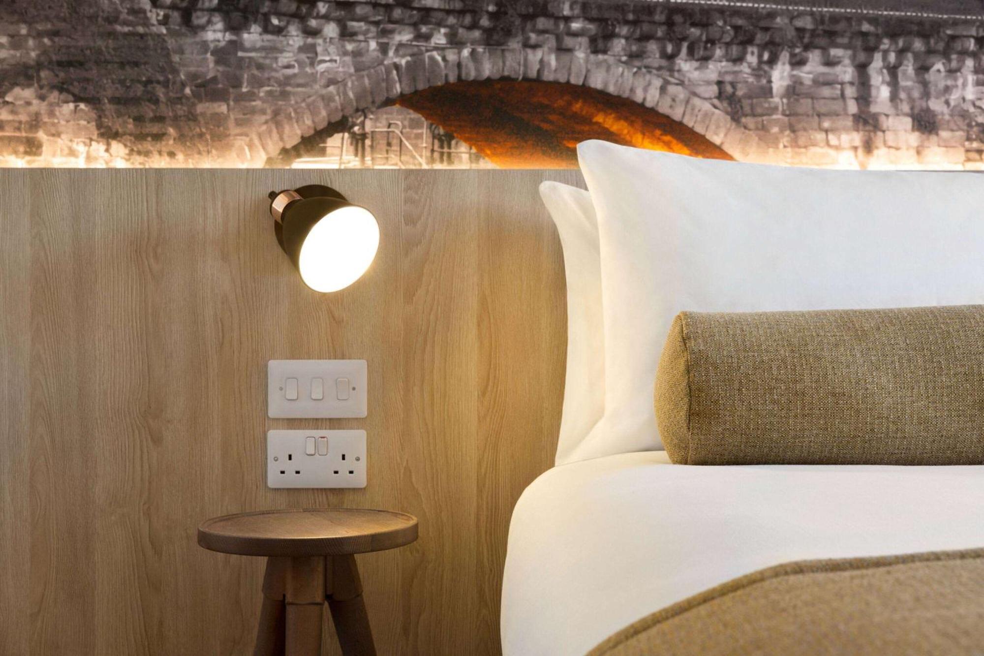 Super 8 By Wyndham Chester East Экстерьер фото